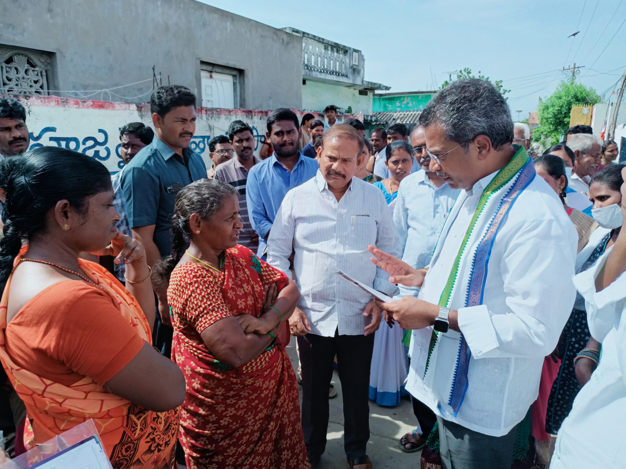 పేదలు ఉన్నత ప్రమాణాలతో జీవించాలని ప్రధాన లక్ష్యం