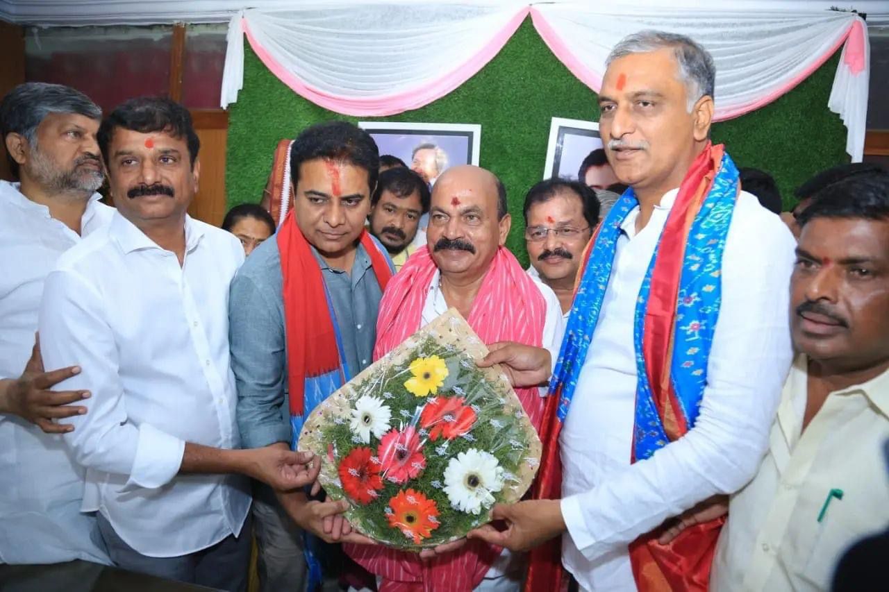 చింత ప్రభాకర్ కు ఘనంగా సన్మానం.