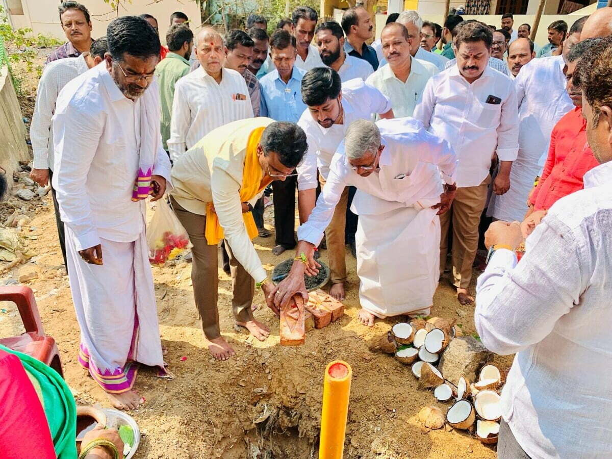 సాయిబాబా ఆలయ నిర్మాణ పనులకు భూమిపూజ చేసిన ఎమ్మెల్యే…