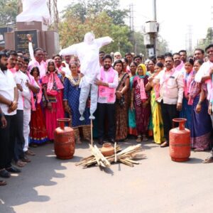 పేద ప్రజల జీవితాలను కాలరాసే విధానాలు అవలంబిస్తున్న కేంద్ర ప్రభుత్వం: