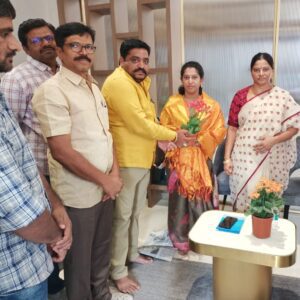 కౌసల్యా కాలనీ రెడ్డి సంక్షేమ సంఘం సభ్యులు మర్యాద పూర్వకంగా కలిసి శాలువాతో సత్కరించారు.