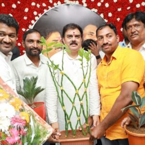 నాదెండ్ల మనోహర్ పుట్టినరోజు సందర్భంగా తెనాలిలోని వారి నివాసంలో పుట్టినరోజు పుట్టినరోజు