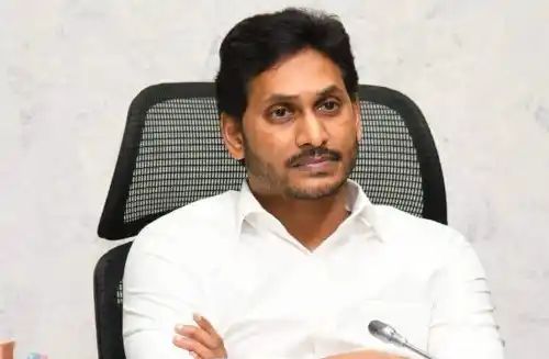 ముఖ్యనేతలతో సీఎం అత్యవసర భేటీ..