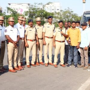 గచ్చిబౌలి జంక్షన్ నుండి కొండాపూర్ రహదారి వైపు ఫ్లైఓవర్ పని కోసం ట్రాఫిక్ మళ్లింపు