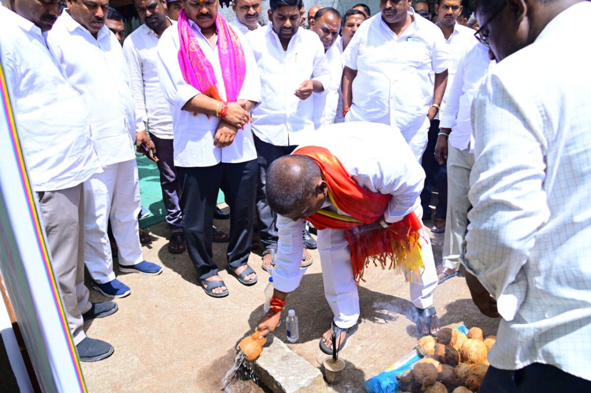 ప్రభుత్వ ప్రాథమిక వైద్య ఆరోగ్య ఉపకేంద్రం భవన నిర్మాణ పనులకు శంకుస్థాపన