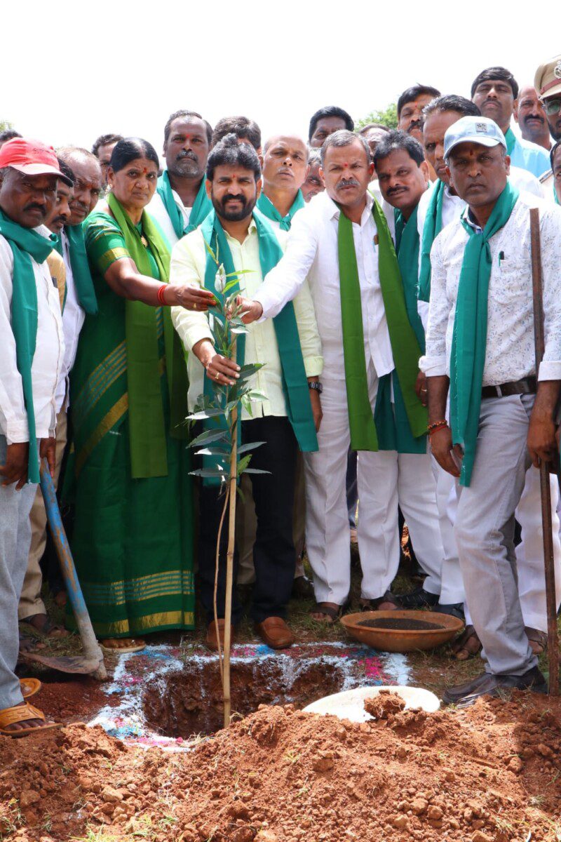 చెట్లను నాటుదాం ప్రగతిని పెంచుదాం: వికారాబాద్ ఎమ్మెల్యే “డాక్టర్ మెతుకు ఆనంద్”