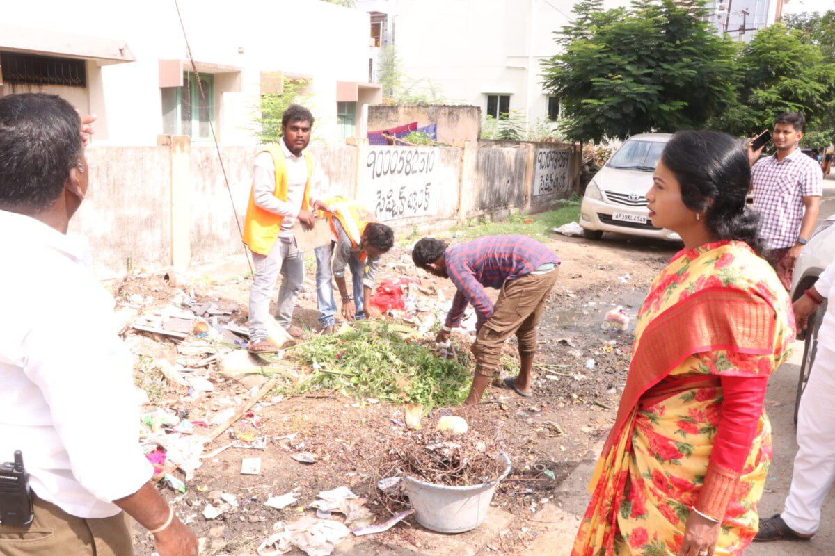 పారిశుద్ధ్య పనులు మరింత బాగా చేపట్టండి.*కమిషనర్ శ్రీమతి హరిత ఐఏఎస్