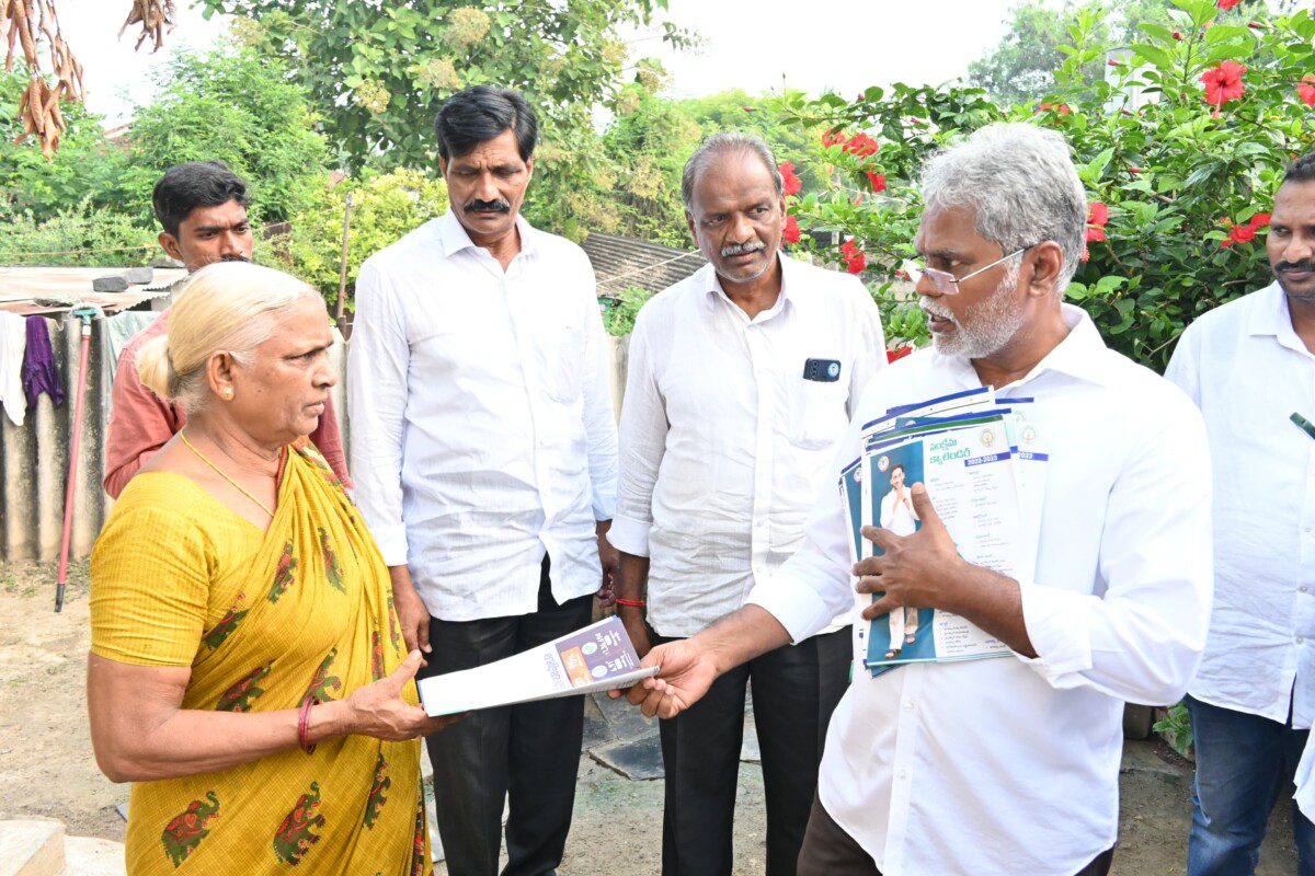 తుర్లపాడు గ్రామంలో “గడపగడపకు -మన ప్రభుత్వం” కార్యక్రమం