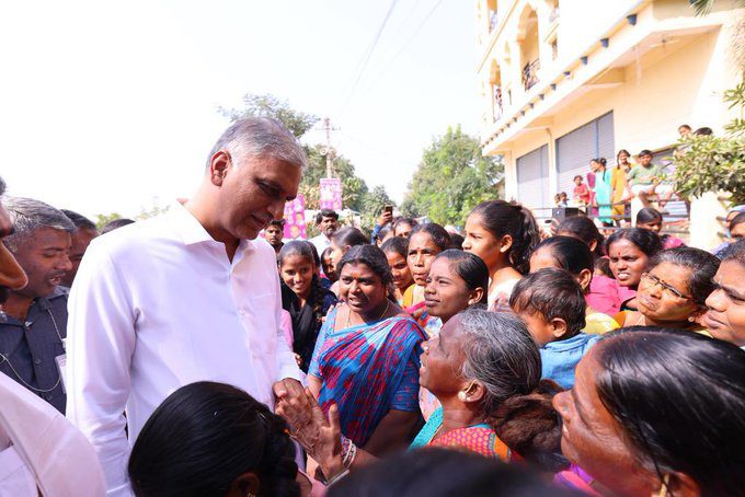 కాంగ్రెస్ ఇచ్చిన హామీలను నెరవేర్చాలని కోరుకుందాం