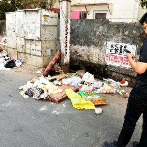 రోడ్లపై వ్యర్ధాలు లేకుండా పరిశుభ్రపరచండి