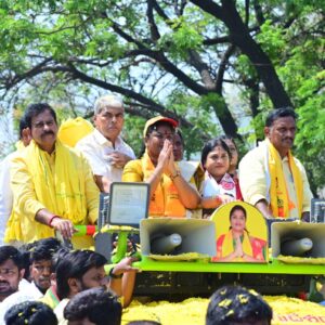 నందిగామ : నామినేషన్ వేసేందుకు ర్యాలీగా బయల్దేరిన శ్రీమతి తంగిరాల సౌమ్య