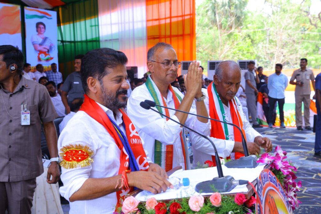 Congress Khammam MP candidate Raghuram Reddy owes to Soniyamma