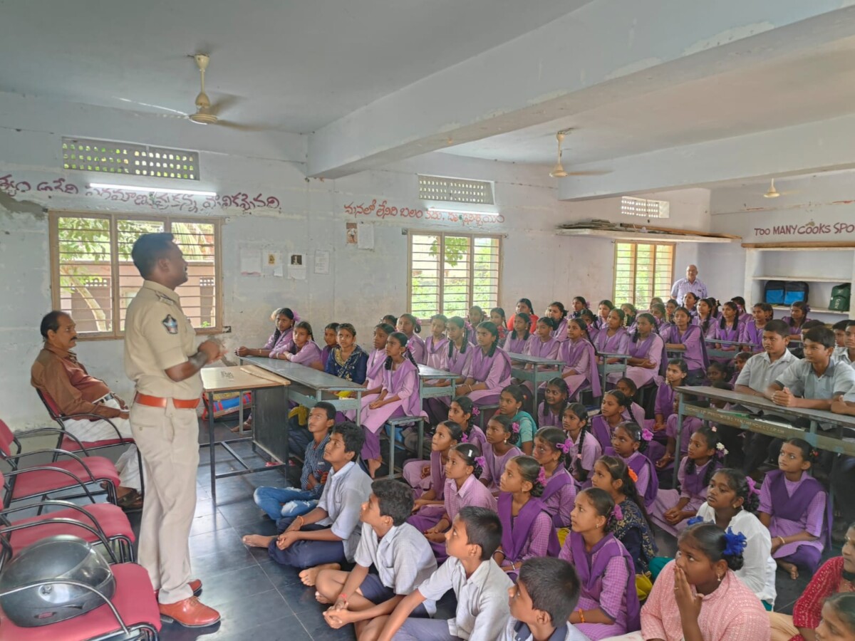 HELMET హెల్మెట్ అవగాహన సదస్సు::ఎస్.ఐ ఎన్.చంటి బాబు