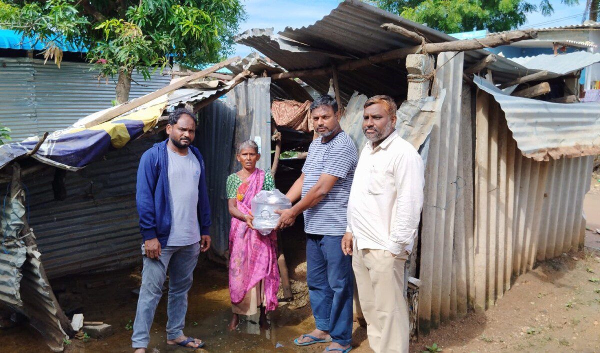 భారీ వర్షాలకు సర్వం కోల్పోయిన వారు ధైర్యంగా ఉండాలి