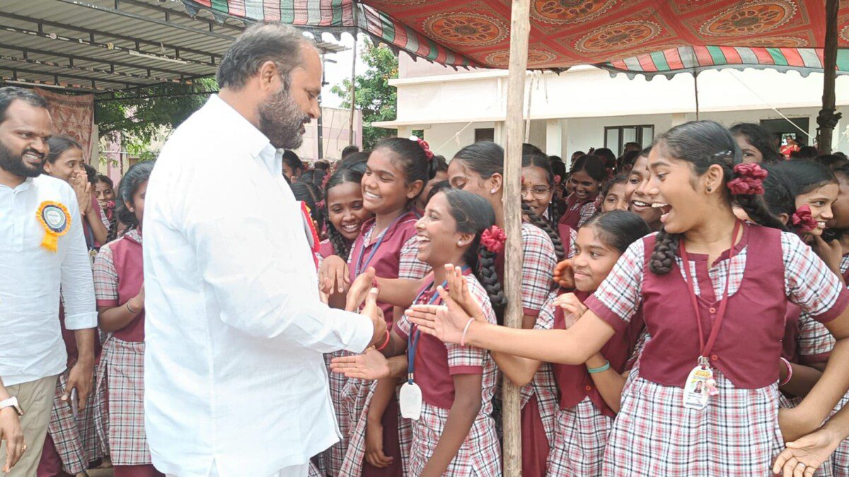 కస్తూరిబా బాలికల విద్యాలయంలో ఎస్.ఎ.జి టైలరింగ్ మరియు బ్యూటిషన్ శిక్షణ