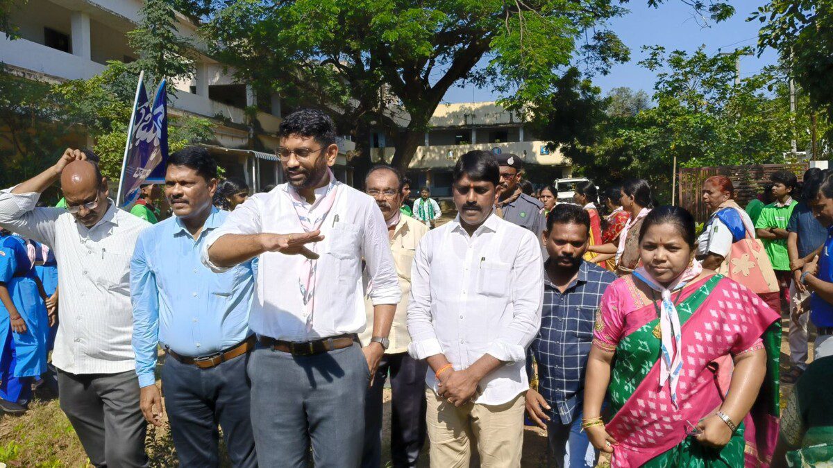 గాంధీ జయంతి సందర్బంగా బాబుక్యాంప్ హైస్కూల్, ఎంసిహెచ్ ఆసుపత్రి