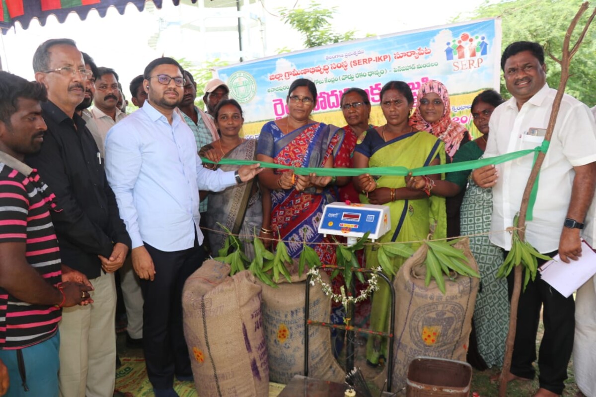 ధాన్యం కొనుగోలు కేంద్రాలను రైతులు సద్వినియోగం చేసుకోవాలి .