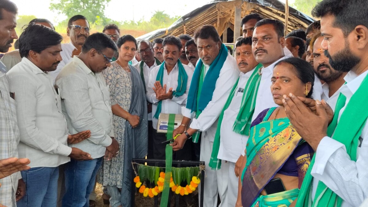 మల్లాపూర్ గ్రామాల్లో నూతనంగా ఏర్పాటు చేసిన వరి ధాన్యం కొనుగోలు