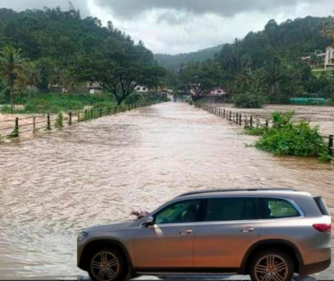 వరదలో చిక్కుకున్న హీరో నాగార్జున