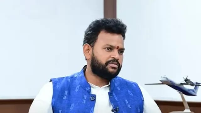 విమానంలో బాంబు ఉందని బెదిరిస్తే జీవితఖైదు