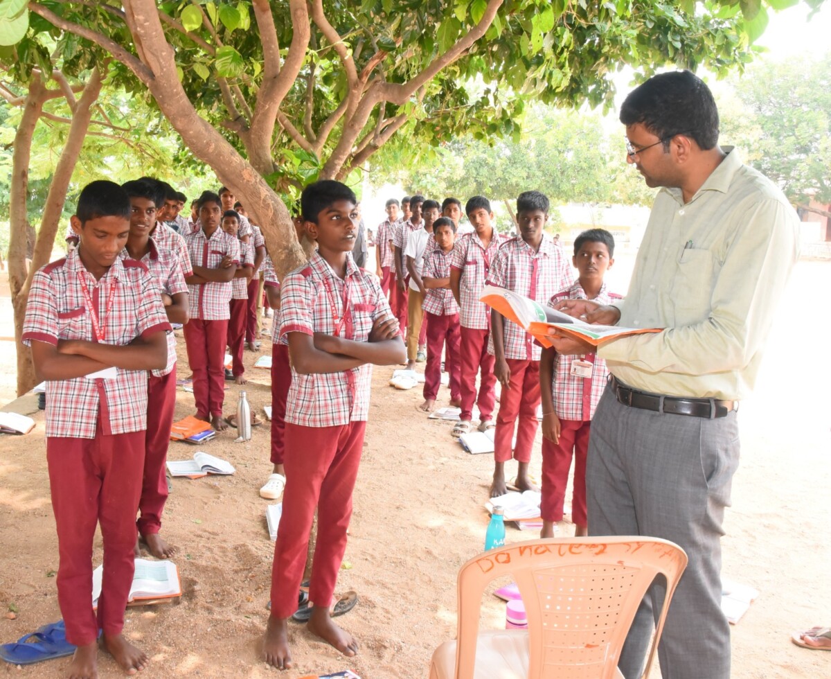 నాణ్యమైన విద్య బోధన అందించాలి