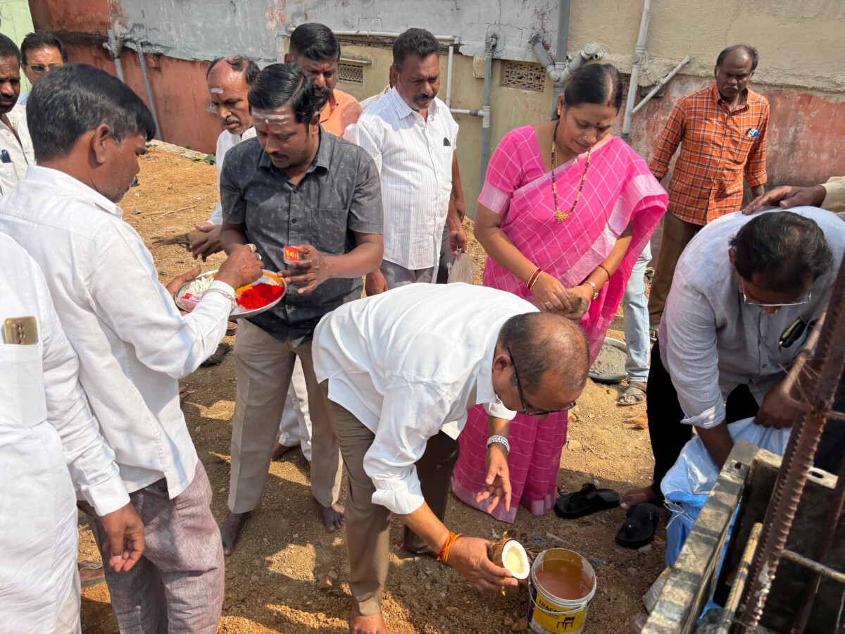 పెద్దమ్మతల్లి ఆలయ నిర్మాణ పనులను ప్రారంభించిన కార్పొరేటర్ వెంకటేష్ గౌడ్