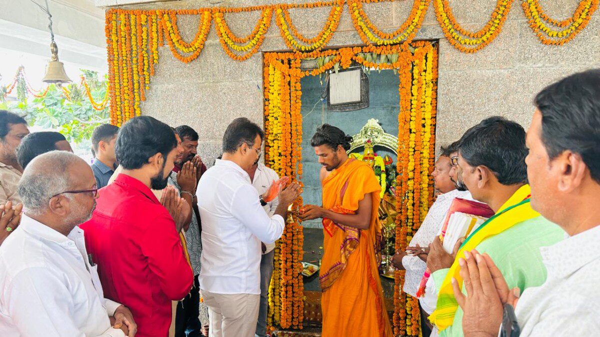 అమ్మవారి దయతో ప్రజలంతా సుభిక్షంగా ఉండాలి : ఎమ్మెల్యే కెపి.వివేకానంద్