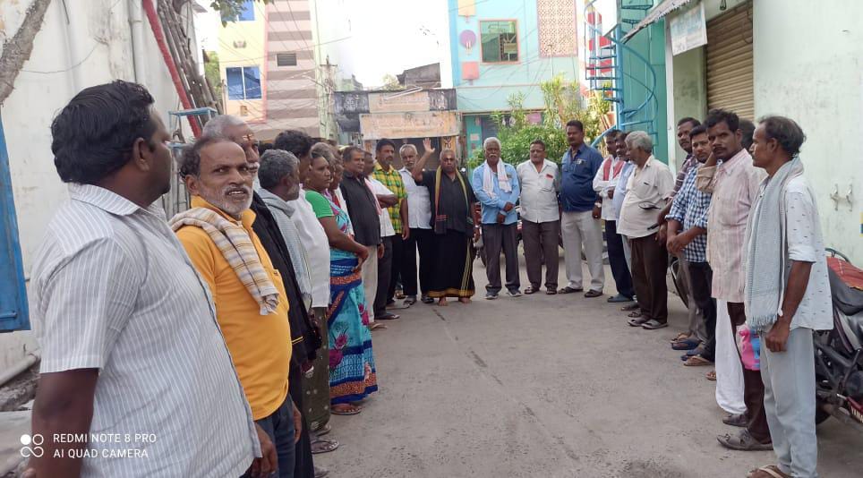 ఇసుక త్రవ్వకం ప్రైవేటు ఏజెన్సీలకు అప్పగించవద్దని