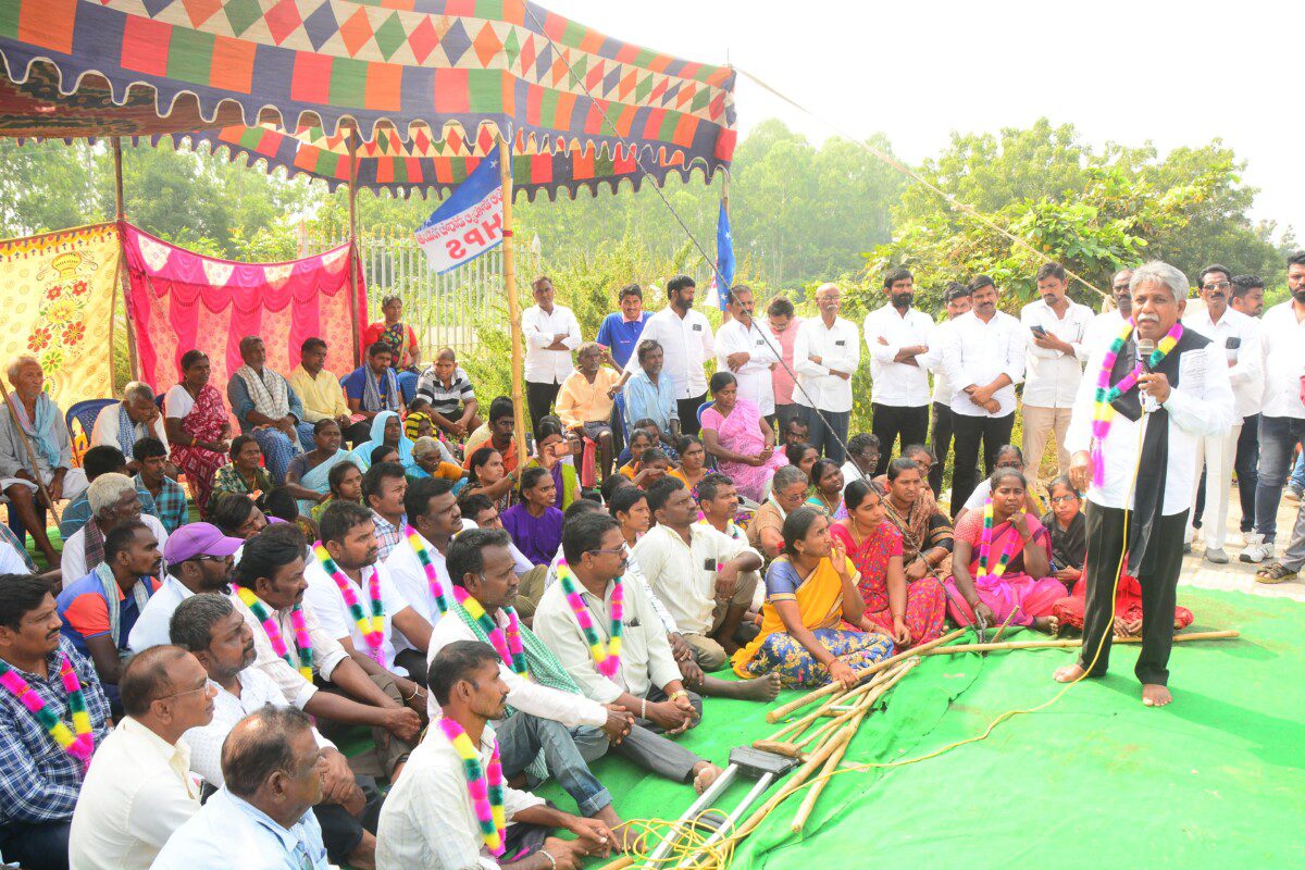 వికలాంగుల హక్కుల పోరాట సమితి నిర్వహిస్తున్న ధర్నాకు సంఘీభావం