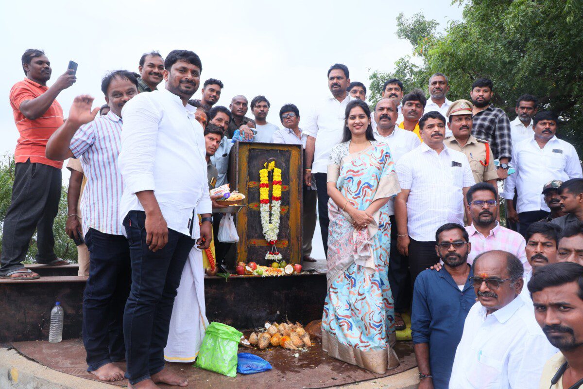 సుబ్బరాయసాగర్ నుంచి నీటి విడుదల చేసి, సాగు, తాగునీటి సమస్య పరిష్కరించిన ఎమ్మెల్యే బండారు శ్రావణి శ్రీ