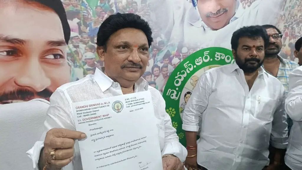 ఎక్కడైతే గౌరవం దక్కుతుందో ఆ పార్టీలో చేరుతా..