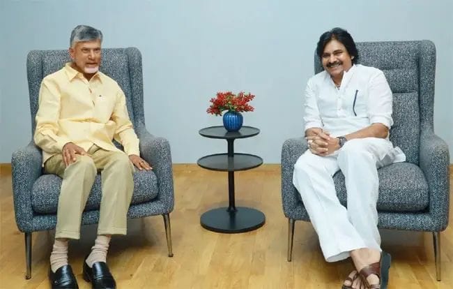 సీఎం చంద్రబాబుతో పవన్‌ కల్యాణ్‌ భేటీ