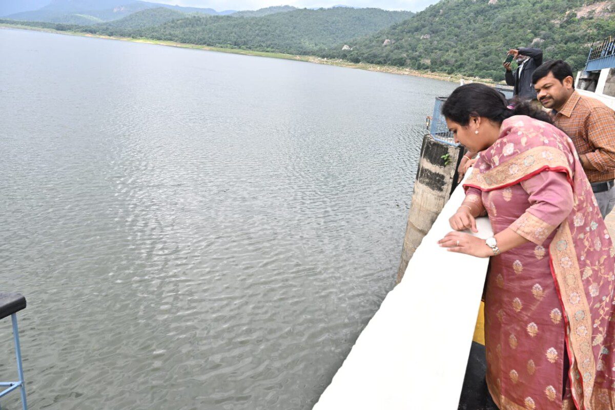 కళ్యాణి డ్యామ్ నీటి మట్టాన్ని పరిశీలించిన కమిషనర్ ఎన్.మౌర్య