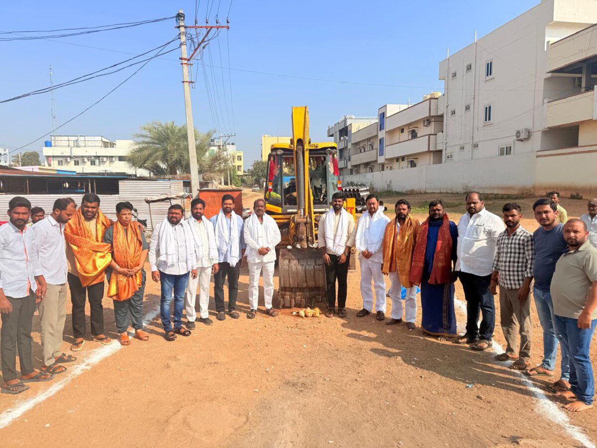 డ్రైనేజీ శంకుస్థాపన కార్యక్రమం లో పాల్గొన్న బోడుప్పల్ మేయర్ తోటకూర అజయ్ యాదవ్.