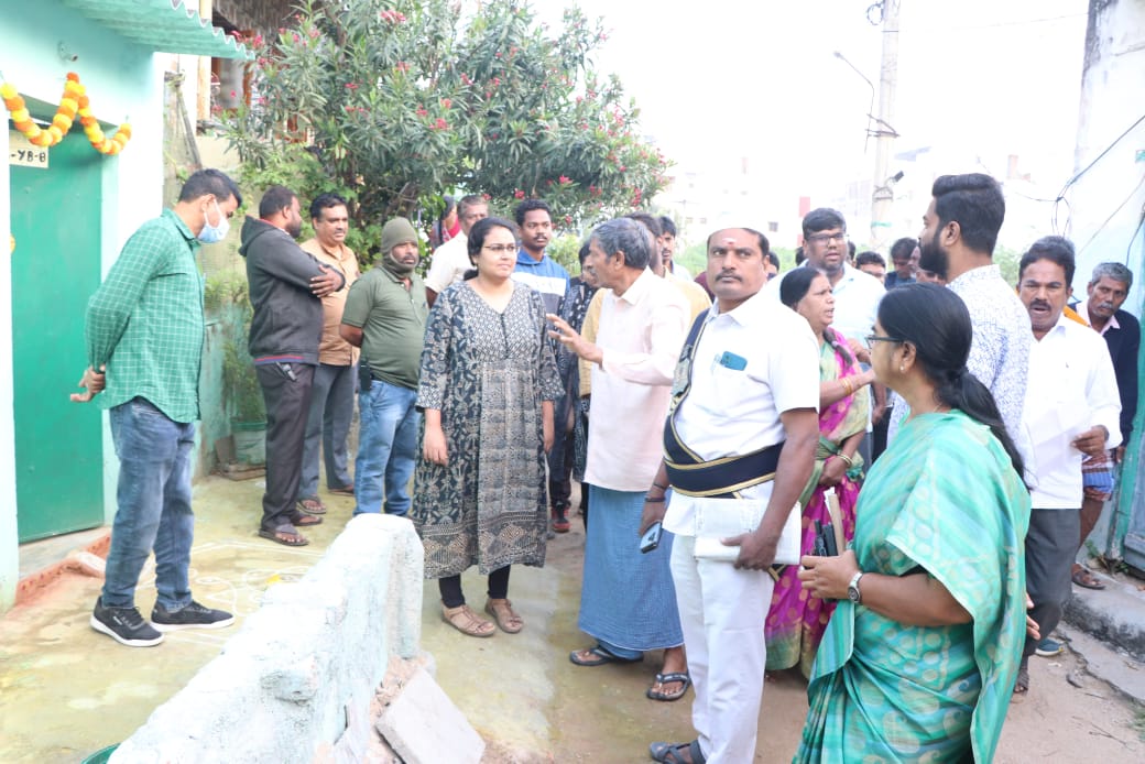 క్షేత్రస్థాయిలో ప్రజా ఫిర్యాదులను పరిశీలించిన కమిషనర్ ఎన్.మౌర్య