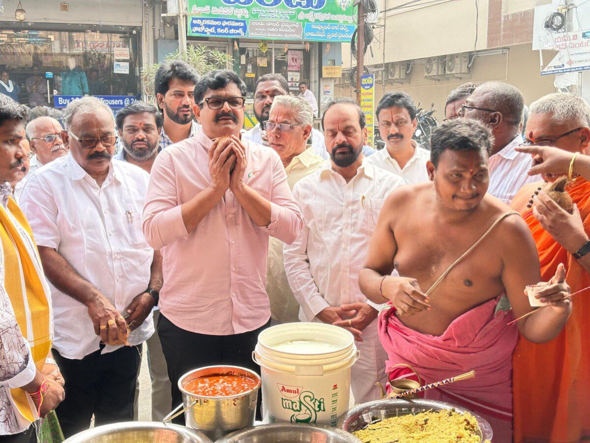 అన్న సమారాధన ప్రారంభించిన గుడివాడ ఎమ్మెల్యే వెనిగండ్ల రాము