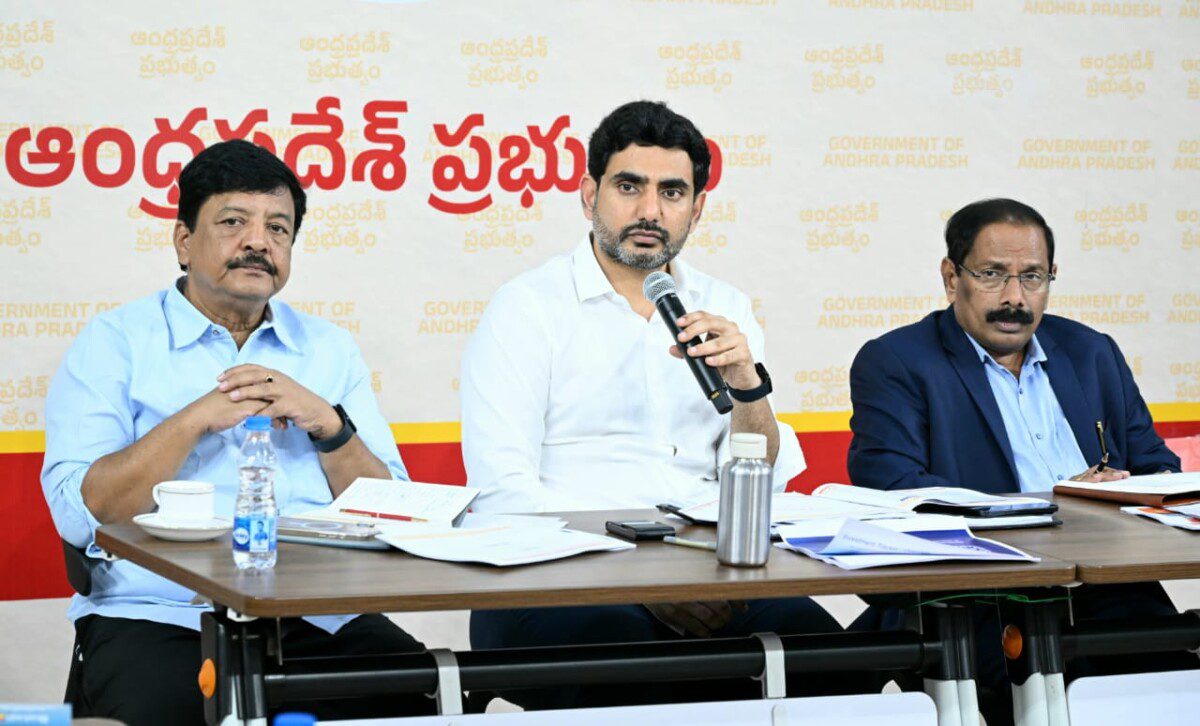 ఉత్తరాంధ్ర ప్రజాప్రతినిధులతో లోకేష్ సమావేశం