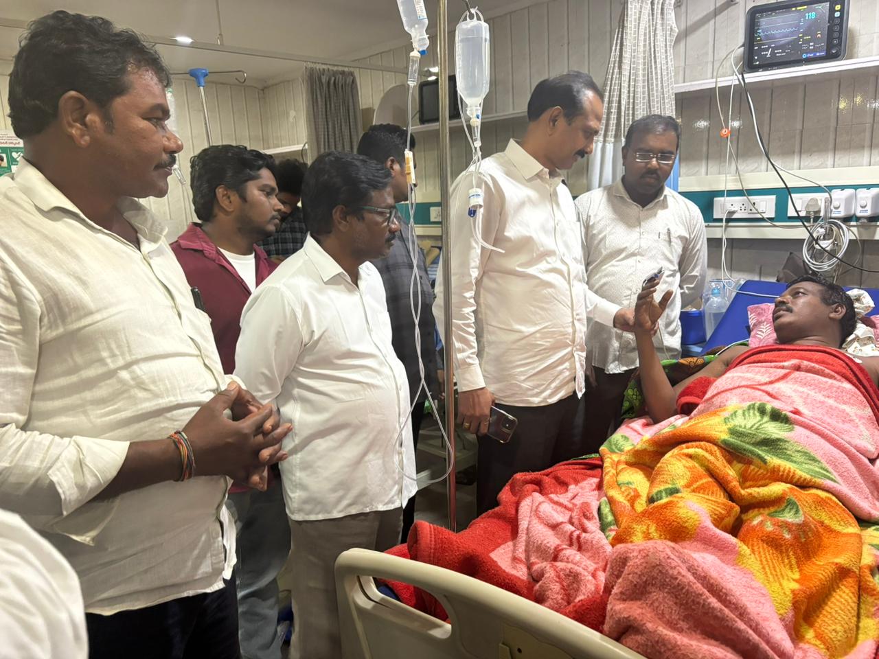 వైఎస్ఆర్సిపి నాయకుడు నీ పరామర్శించిన డాక్టర్ గోపిరెడ్డి