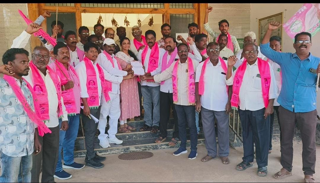 అస్తవ్యస్తంగా ఉన్న రోడ్లను త్వరగా పూర్తి చేయండి :బిఆర్ఎస్ పార్టీ డిమాండ్