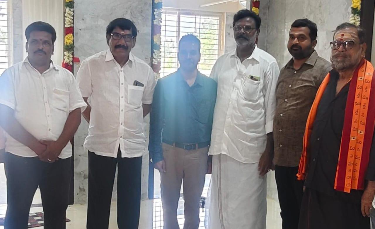 దేవాస్ మల్టీ స్పెషాలిటీ హాస్పిటల్ ప్రారంభోత్సవ వేడుకల్లో వైసిపి నాయకులు