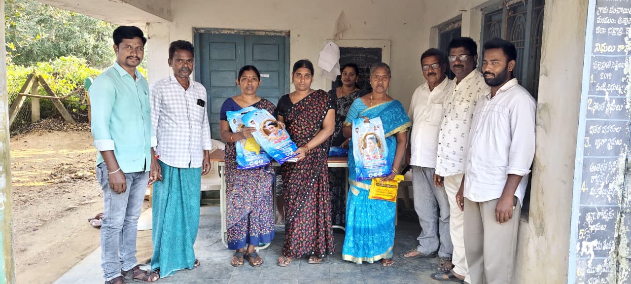 తిరుమలకుంట లో ఇందిరా మహిళా శక్తి చీరల పంపిణీ