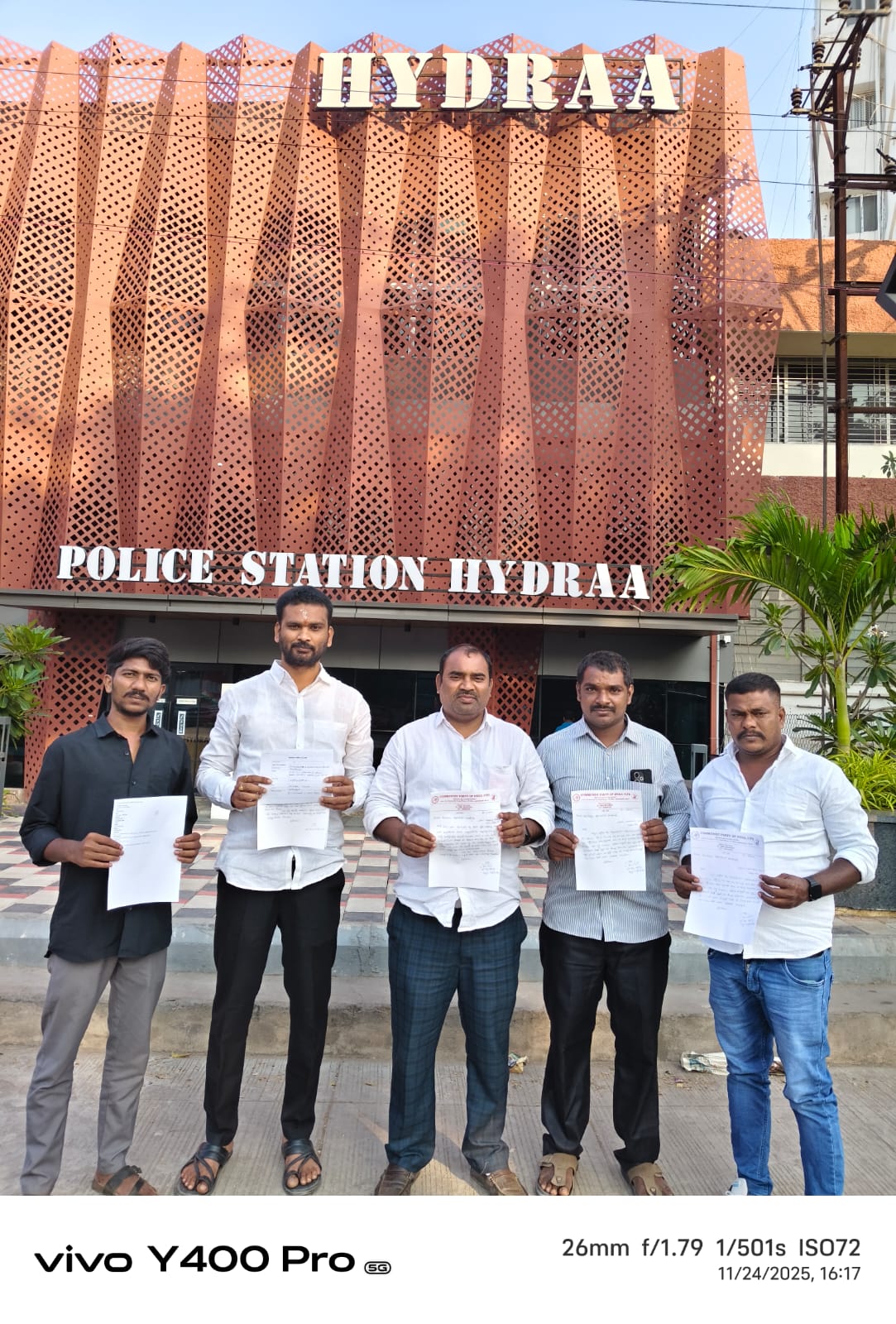 పరికిచెరువు మరియు ఆలయ భూముల కు సరిహద్దులను నిర్ణయించండి