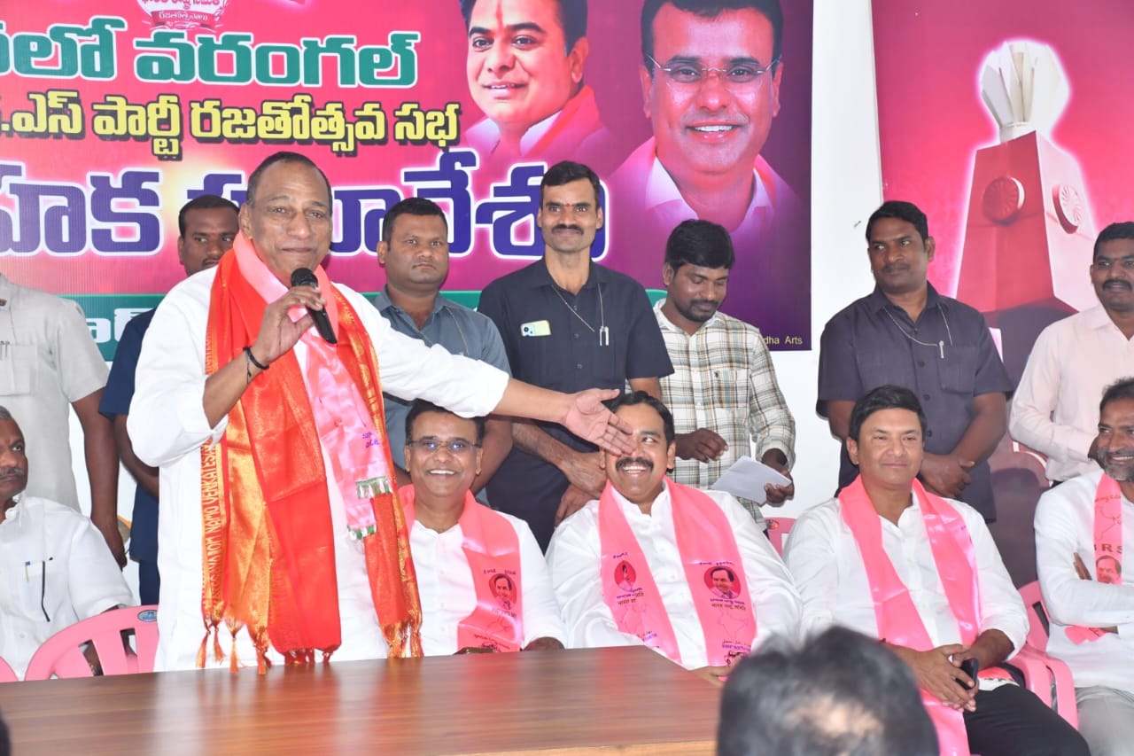 నేటి తరానికి దీక్షా దివాస్ ప్రాముఖ్యతను తెలియజేస్తూ దీక్షా దివాస్ కార్యక్రమాన్ని విజయవంతం చేయాలి : చామకూర మల్లారెడ్డి