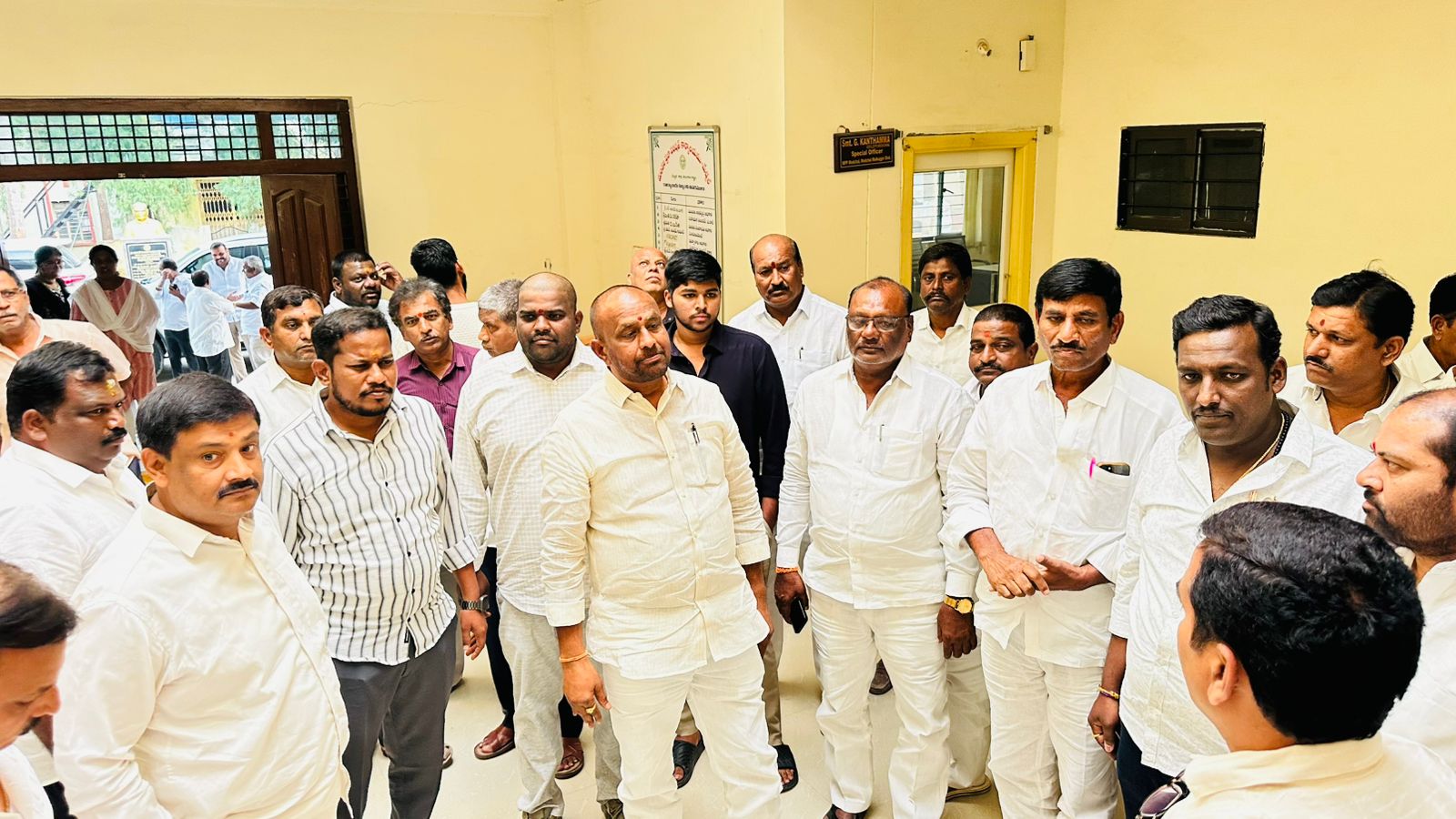 మేడ్చల్‌లో సబ్ రిజిస్ట్రార్,తహసీల్దార్ కార్యాలయాల ఏర్పాటు పరిశీలన
