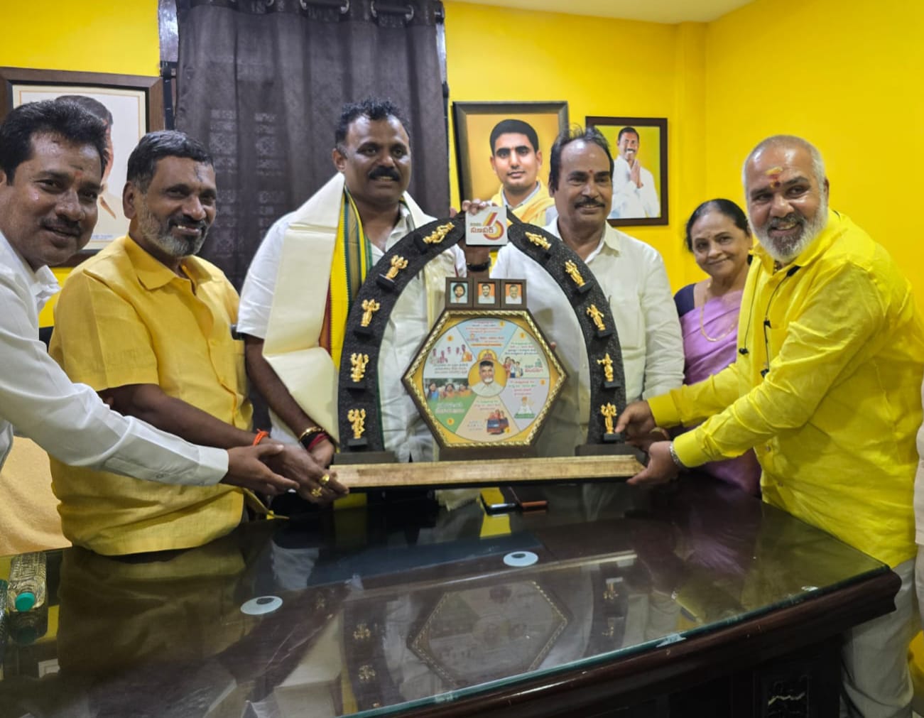 మంత్రికి “సూపర్ సిక్స్” మెమెంటోతో సన్మానం