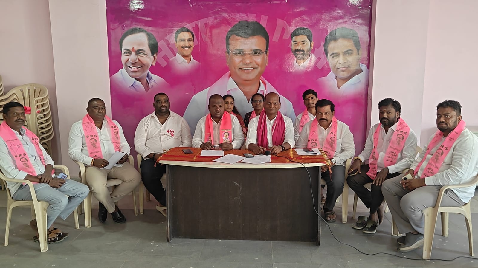 కవిత గారు మీరు చెల్లని రూపాయి…..మీరా అత్యధిక మెజారిటీతో గెలిచిన మా ఎమ్మెల్యే