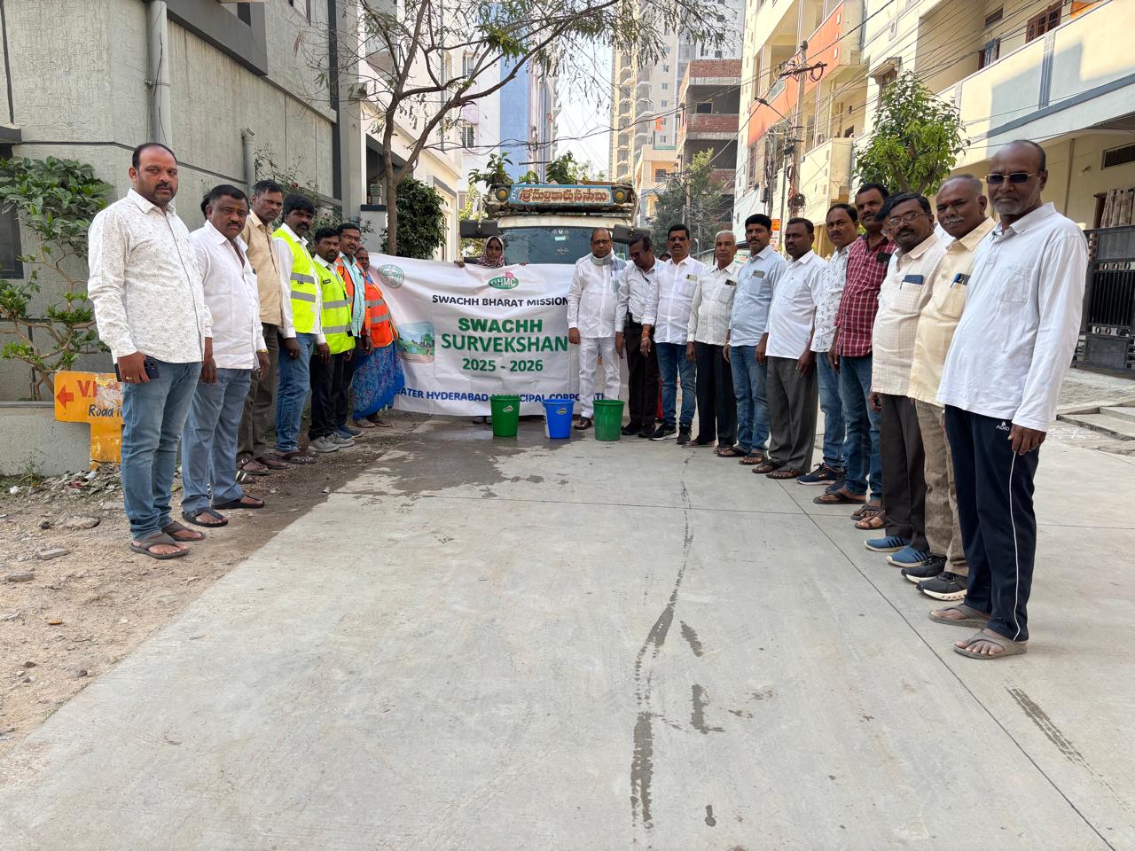 స్వచ్ఛ సర్వేక్షణ కార్యక్రమంలో పాల్గొని పరిసరాల పరిశుభ్రత పై ర్యాలీ నిర్వహించిన కార్పొరేటర్ వెంకటేష్ గౌడ్