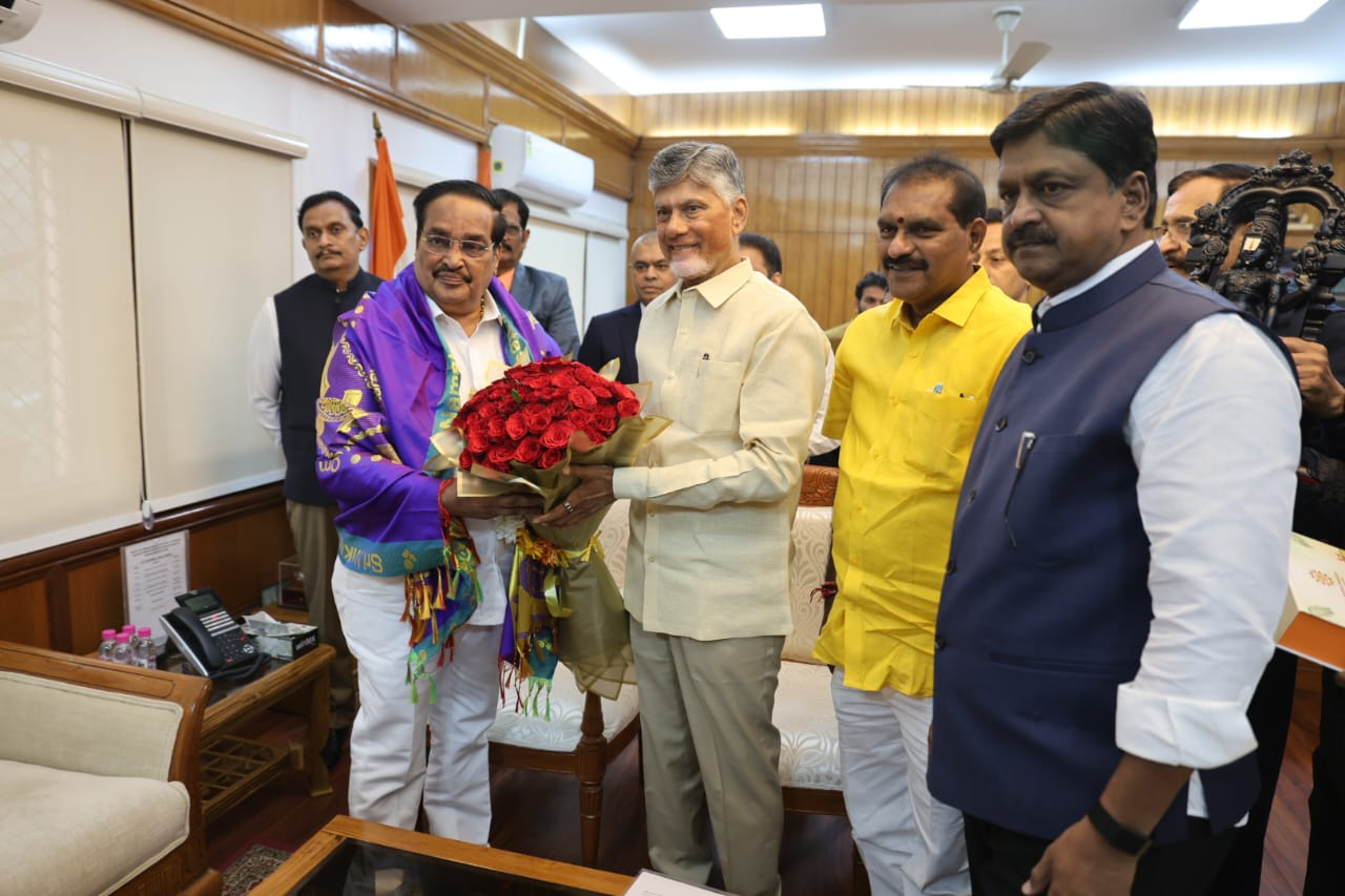 కేంద్ర జల్ శక్తి శాఖా మంత్రి సీ.ఆర్.పాటిల్‌తో ముఖ్యమంత్రి చంద్రబాబు భేటీ