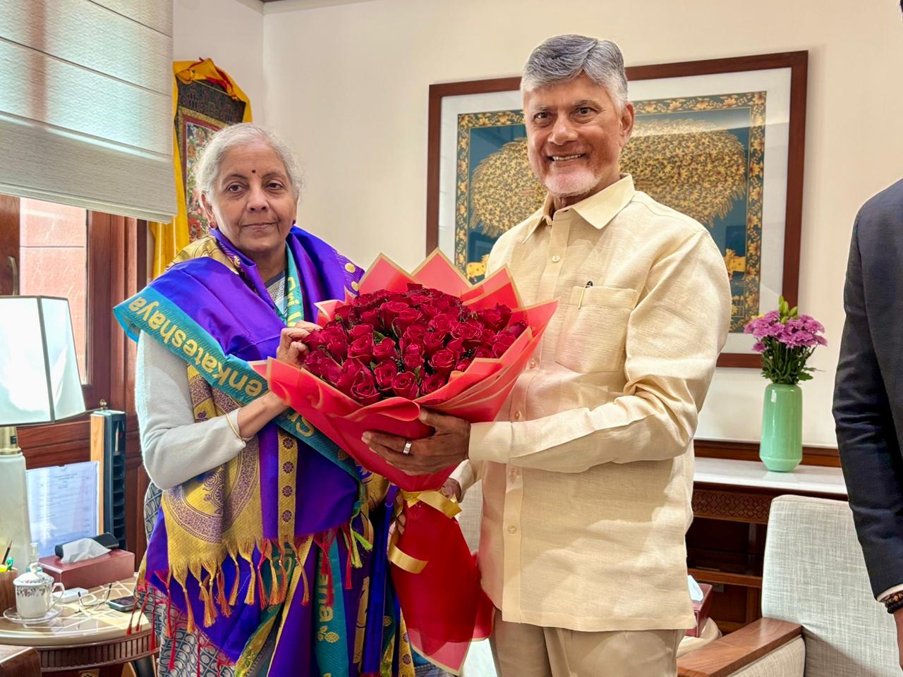 కేంద్ర ఆర్ధిక మంత్రి నిర్మలా సీతారామన్ తో ముఖ్యమంత్రి చంద్రబాబు నాయుడు భేటీ