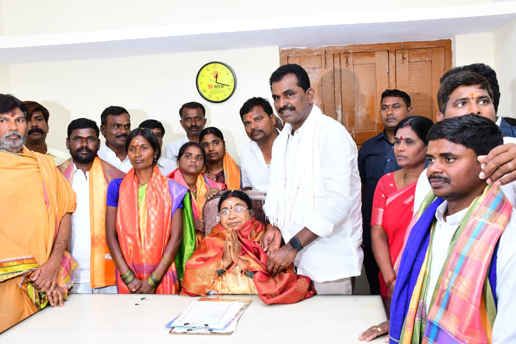 ప్రతి సర్పంచ్ పెద్ద జీతగాడిలా పార్టీలకతీతంగా పనిచేయాలి